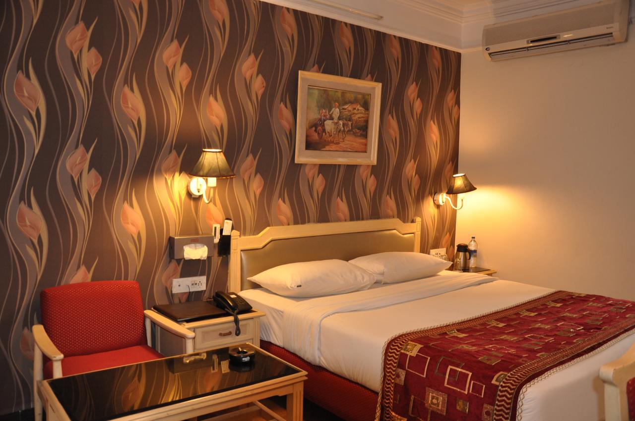Hotel Sovereign Daman Exterior foto
