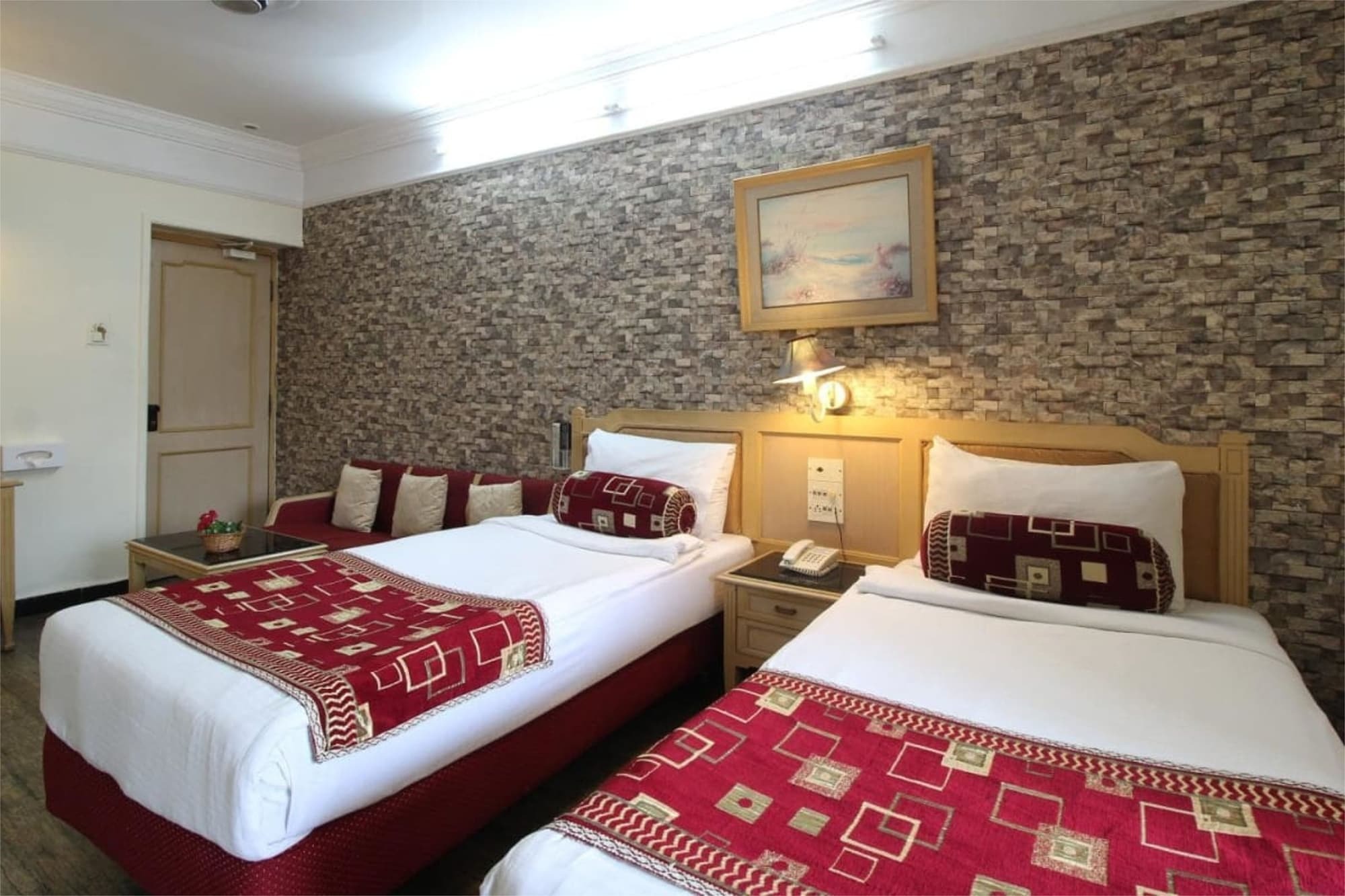Hotel Sovereign Daman Exterior foto